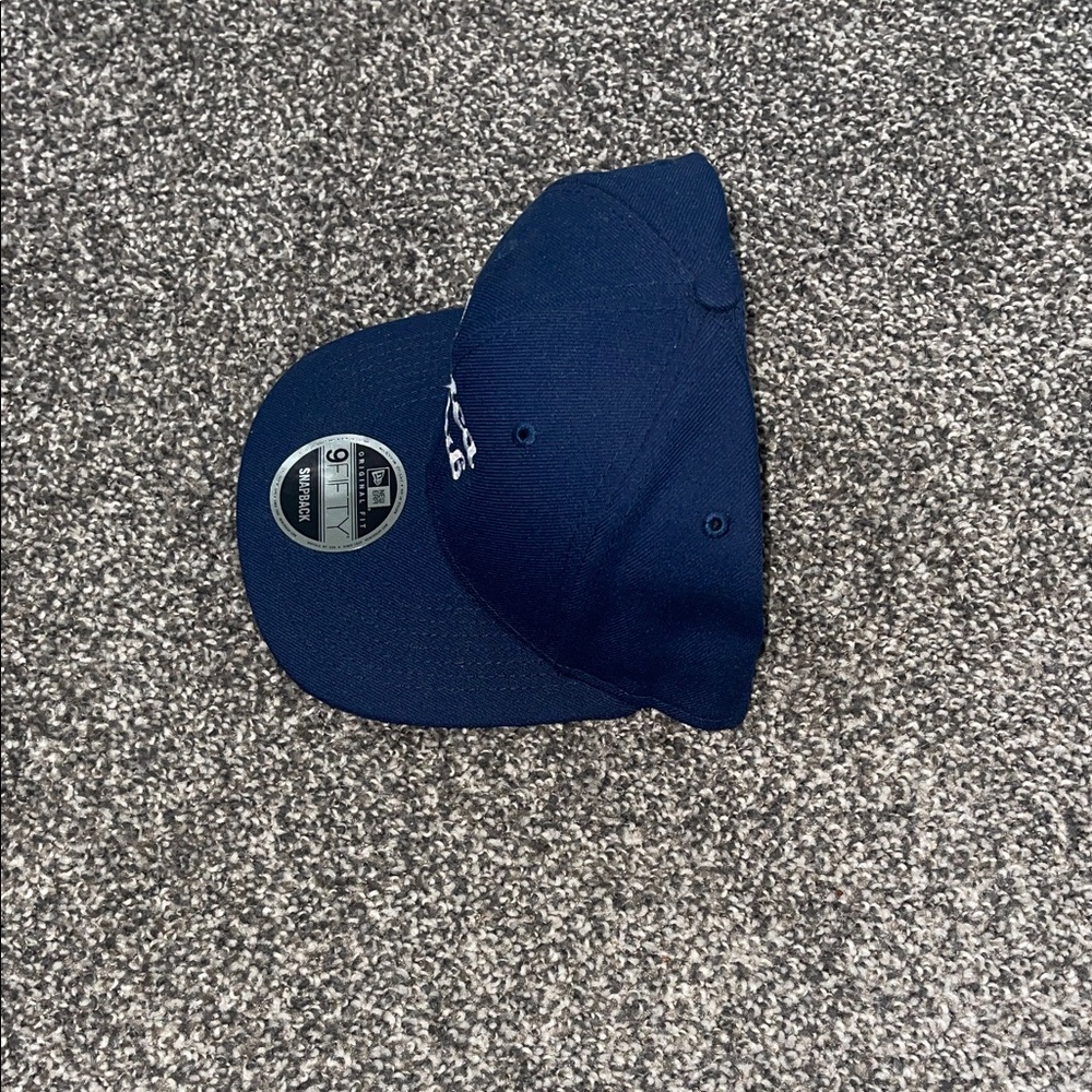 NWT’s Extremely Rare New Era Utica Club 9FIFTY Snapback Trucker- Navy & White - Picture 4 of 6
